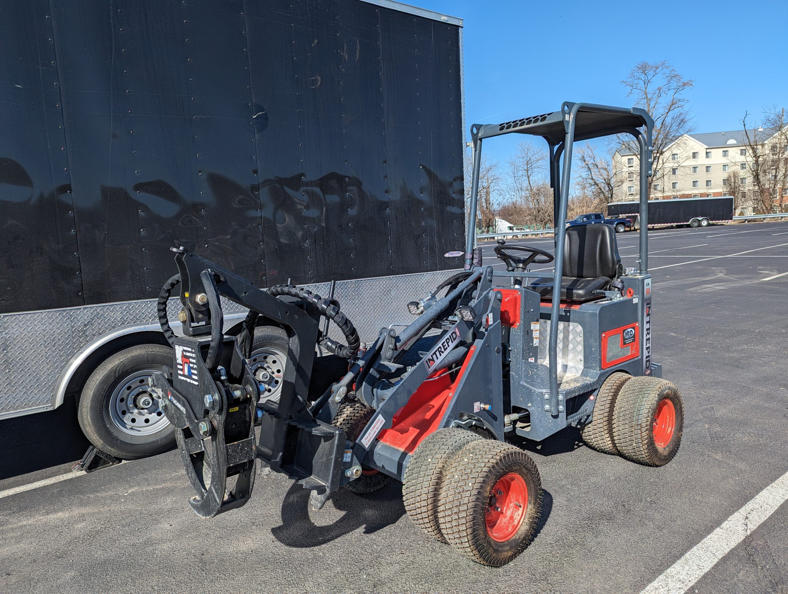 Intrepid Mini Articulating Loader